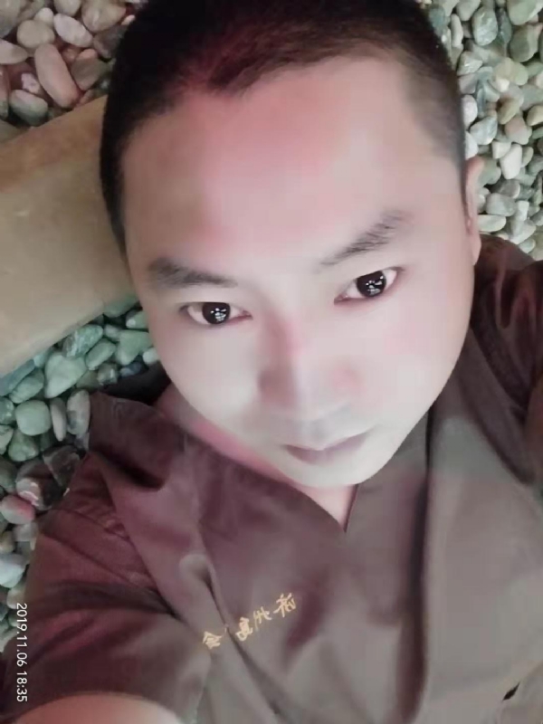红枫叶的第一张照片--长春相亲服务中心