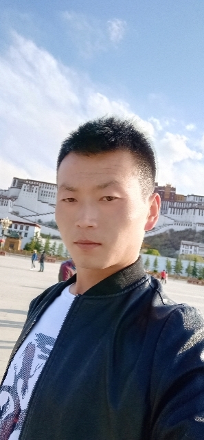阳光下的小草的第二张照片--长春相亲服务中心