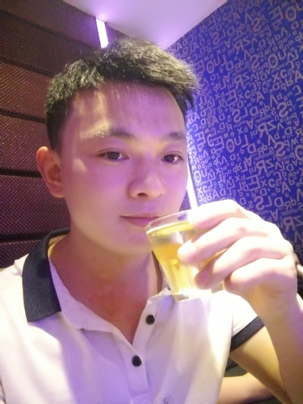 幸福的拥抱的第一张照片--长春相亲服务中心