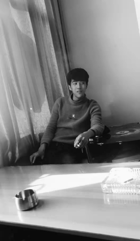 酷似小丑的第二张照片--长春相亲服务中心